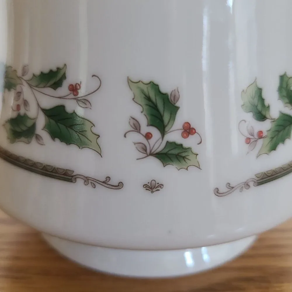 Vintage Royal Limited Holly Holiday China Christmas Sugar Bowl With Lid